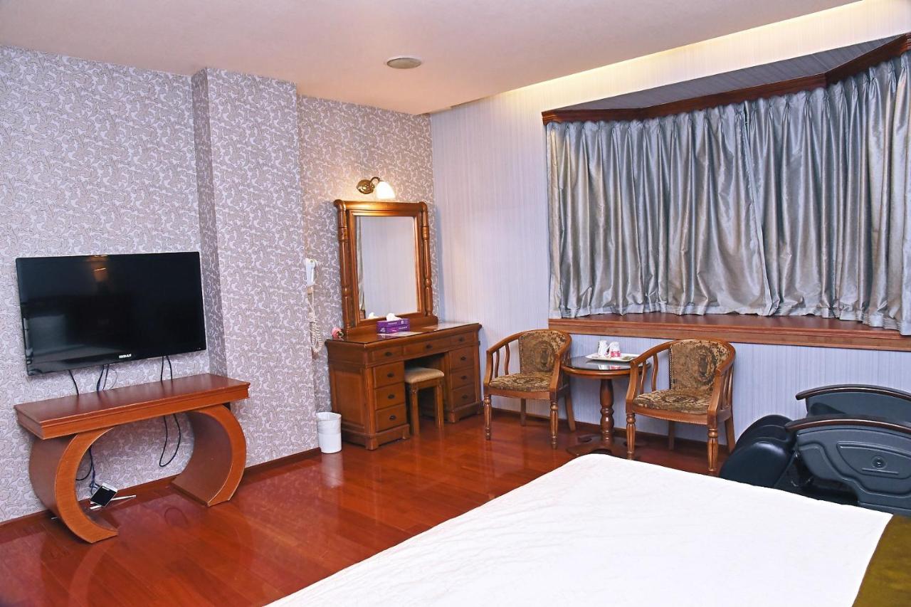 England Business Motel Yilan Exterior photo